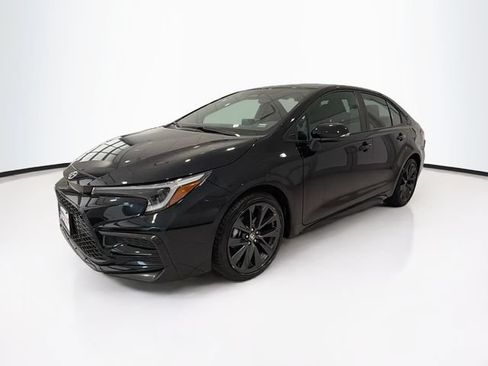 Certified 2025 Toyota Corolla SE FWD image 3