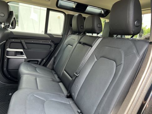 Used 2023 Land Rover Defender 110 SE AWD/4WD image 33