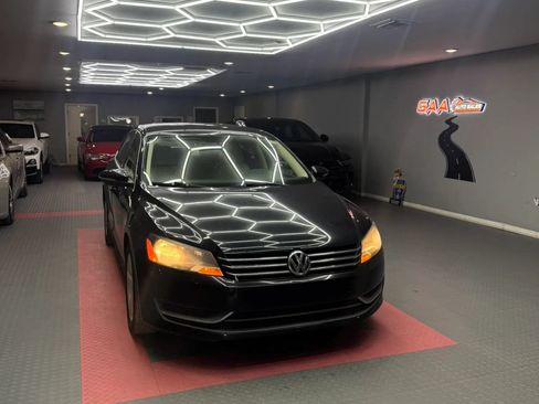 Used 2012 Volkswagen Passat 2.5 SE FWD image 1