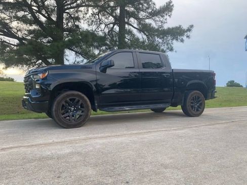 Used 2022 Chevrolet Silverado 1500 Custom Trail Boss w/ Midnight Edition AWD/4WD image 6