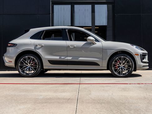 Certified 2022 Porsche Macan S AWD/4WD image 12