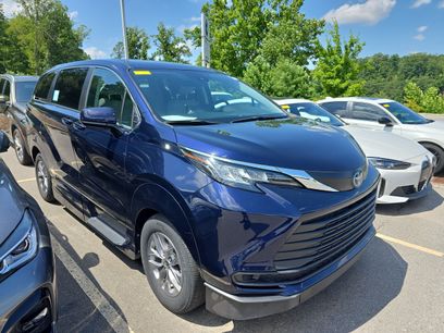Used 2022 Toyota Sienna LE
