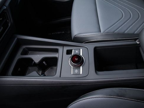 New 2026 Volkswagen Tiguan SE FWD image 22