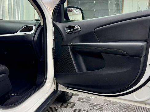 Used 2015 Dodge Journey SXT w/ Flexible Seating Group image 8