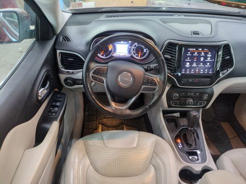 Used 2019 Jeep Cherokee Limited image 17