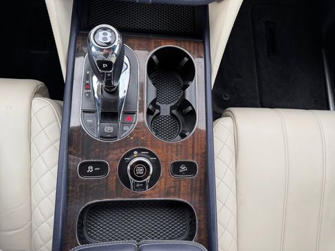 Used 2019 Bentley Bentayga AWD/4WD image 4