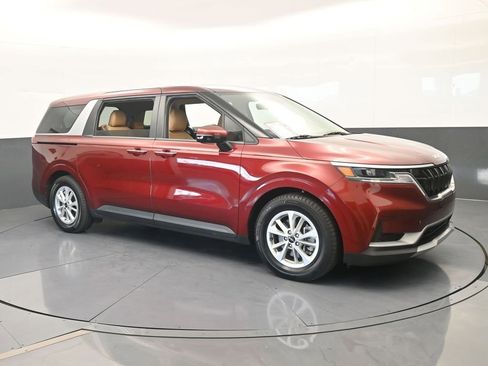 Used 2024 Kia Carnival LX FWD image 8