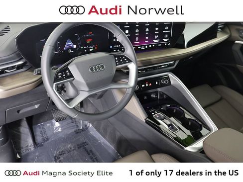 Used 2025 Audi Q5 Premium Plus w/ Premium Plus AWD/4WD image 2