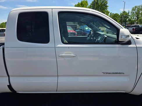Used 2014 Toyota Tacoma 4x4 Access Cab V6 w/ TRD Sport Package image 26