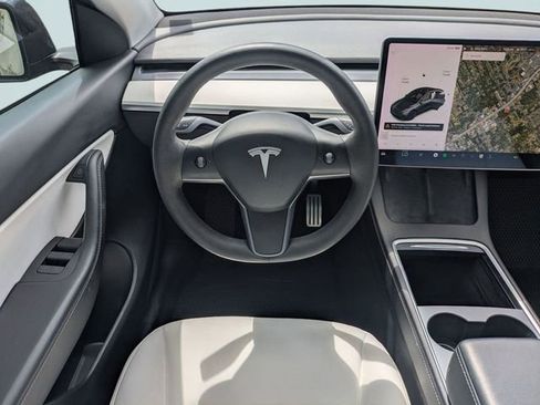 Used 2022 Tesla Model Y Performance AWD/4WD image 19