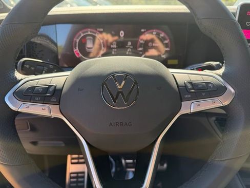 New 2026 Volkswagen Tiguan SE R-Line FWD image 18