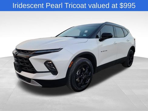 Used 2025 Chevrolet Blazer LT w/ Convenience Package FWD image 3