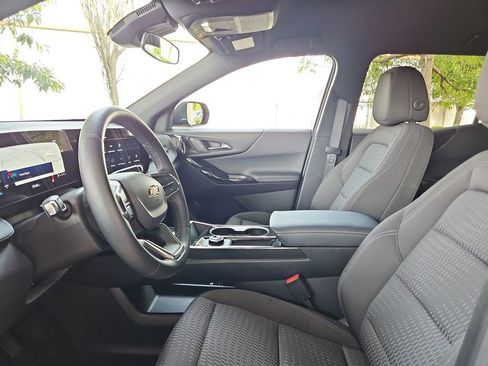 Used 2026 Chevrolet Equinox LT FWD image 23