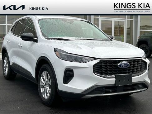 Used 2023 Ford Escape Active image 1