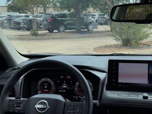 Used 2026 Nissan Rogue SL FWD image 35