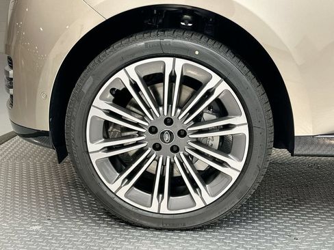 Certified 2025 Land Rover Range Rover SE AWD/4WD image 4