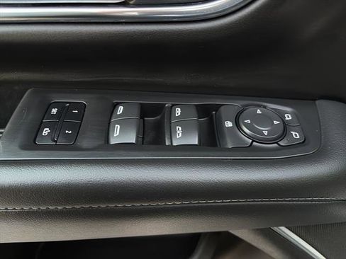 Used 2023 Chevrolet Suburban LT image 18