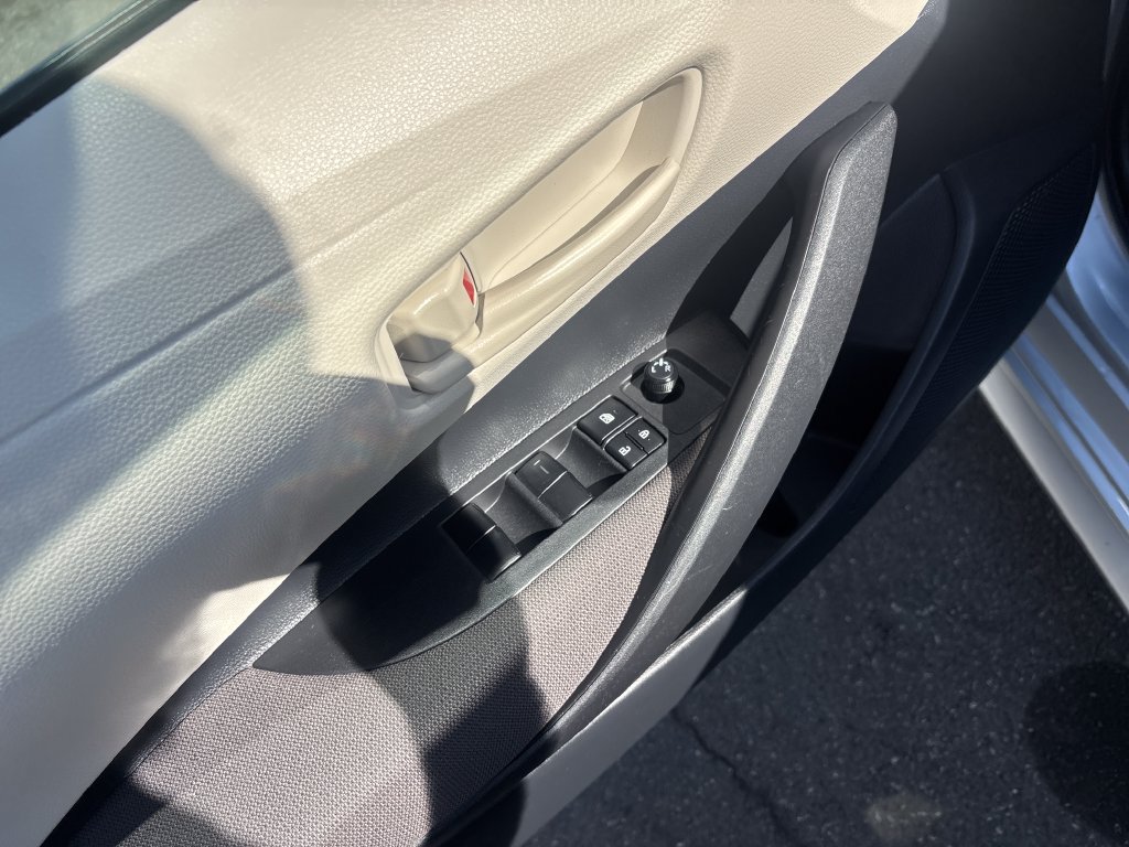 Used 2025 Toyota Corolla LE FWD image 11
