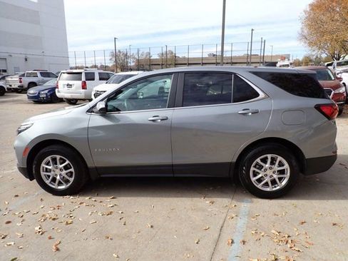 Used 2023 Chevrolet Equinox LT image 2