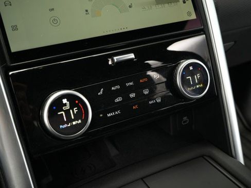 Used 2024 Land Rover Discovery Dynamic SE AWD/4WD image 50
