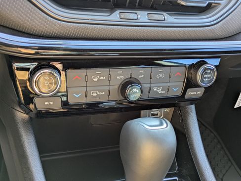 New 2026 Jeep Compass Latitude image 18