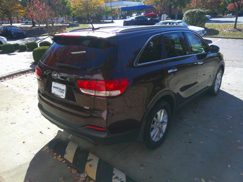 Used 2016 Kia Sorento LX image 12