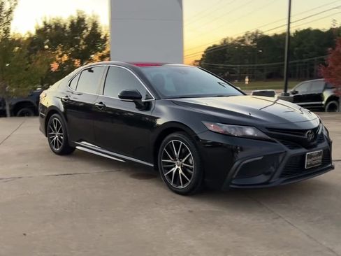 Used 2022 Toyota Camry SE image 8
