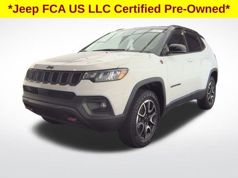Used 2024 Jeep Compass Trailhawk w/ Trailhawk Convenience Group AWD/4WD image 2