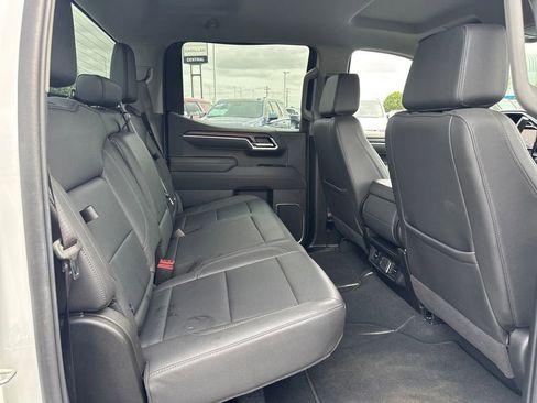 Used 2025 GMC Sierra 1500 SLT AWD/4WD image 16