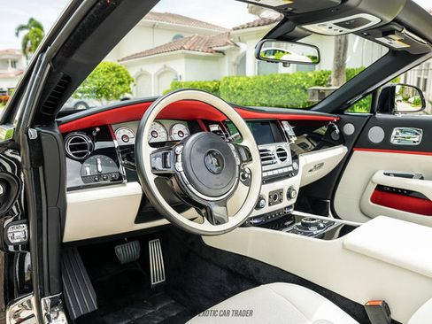 Used 2019 Rolls-Royce Dawn RWD image 41