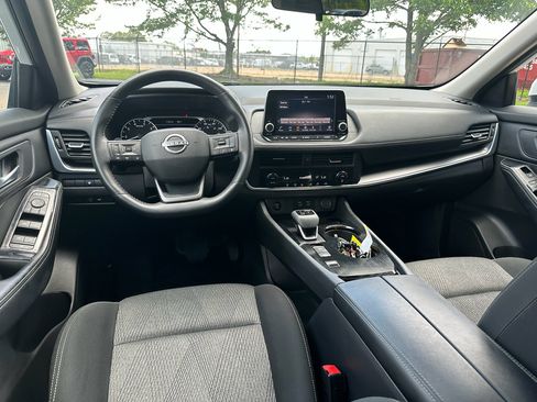 Used 2025 Nissan Rogue SV FWD image 10