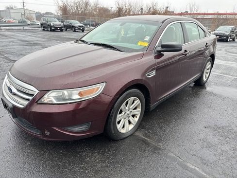 Used 2011 Ford Taurus SE image 2