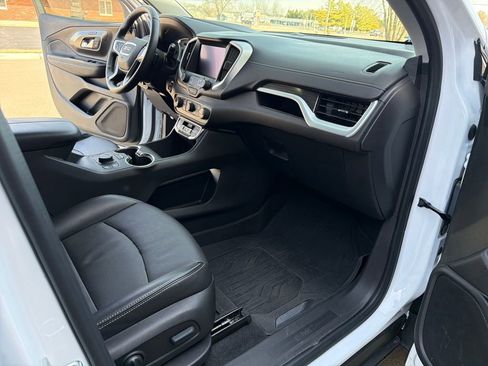 Used 2024 GMC Terrain SLT w/ Tech Package image 17