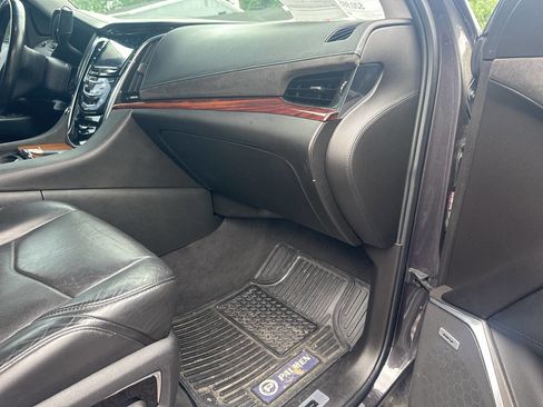 Used 2015 Cadillac Escalade ESV Luxury image 32