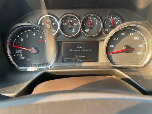 Used 2021 Chevrolet Suburban LT RWD image 20