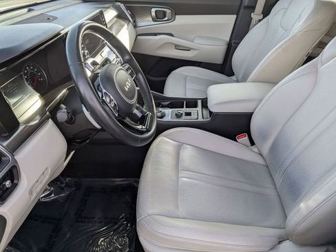 Used 2023 Kia Sorento EX image 17