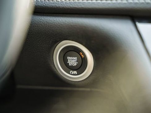 New 2026 Chrysler Pacifica Select FWD image 32