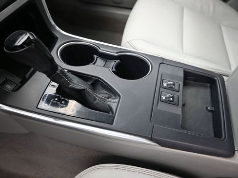 Used 2017 Toyota Camry XLE image 14