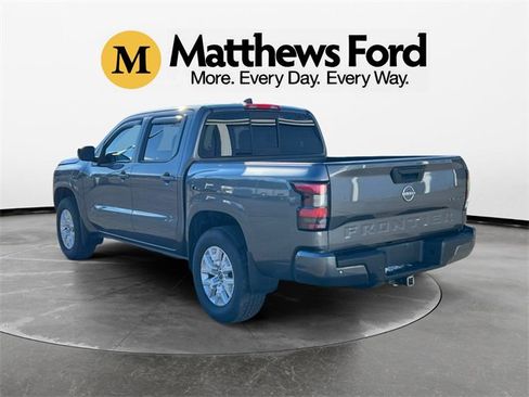 Used 2022 Nissan Frontier SV image 3