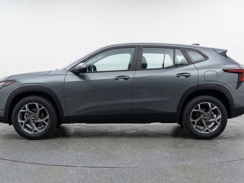Used 2025 Chevrolet Trax LT FWD image 5