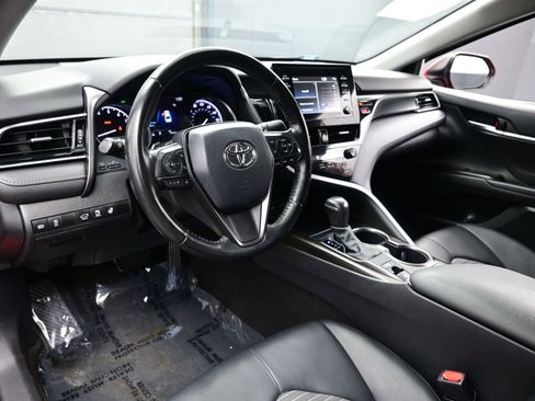 Used 2021 Toyota Camry SE w/ Cold Weather Package image 13