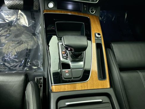 Used 2021 Audi Q5 Prestige w/ Prestige Package image 16