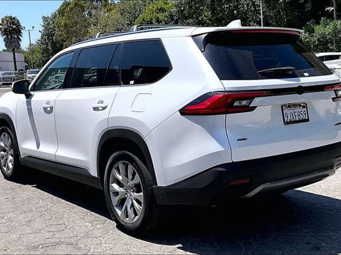 Used 2024 Toyota Grand Highlander AWD image 6