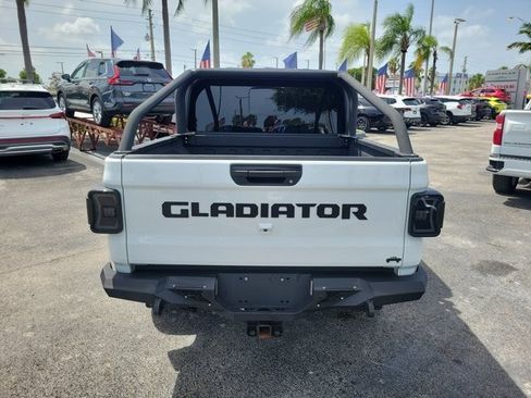 Used 2024 Jeep Gladiator Sport AWD/4WD image 6