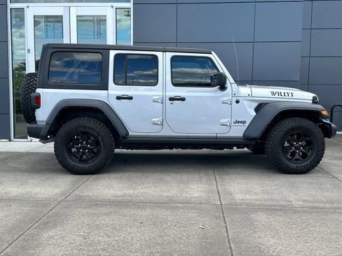Used 2023 Jeep Wrangler Unlimited AWD/4WD image 2