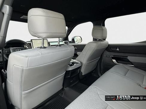 Used 2025 Toyota Tundra Limited AWD/4WD image 18