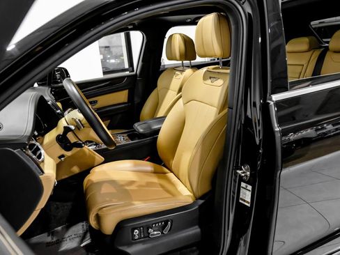 Used 2019 Bentley Bentayga AWD/4WD image 26