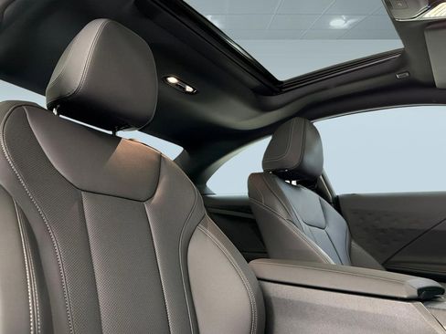 Used 2025 BMW 230i Coupe w/ Convenience Package RWD image 26