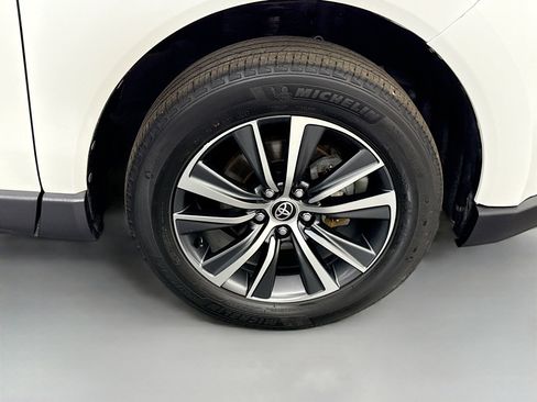 Used 2021 Toyota Venza LE AWD/4WD image 32