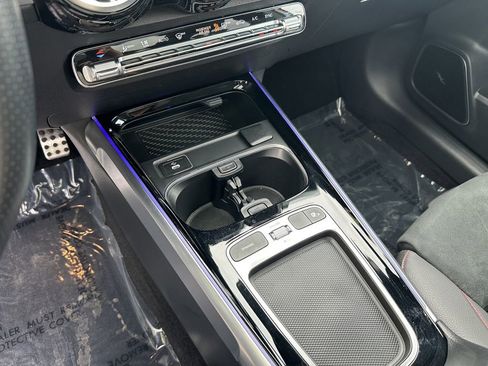 Certified 2025 Mercedes-Benz GLB 250 image 31